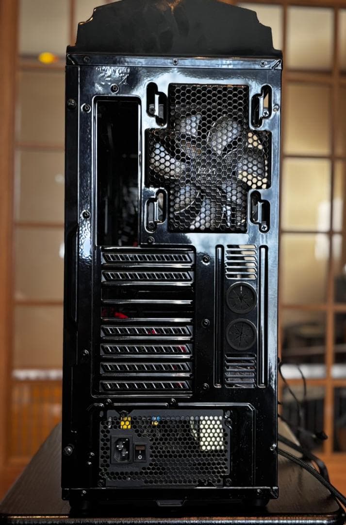 PCケーㇲ　NZXT 『Phantom 530』水冷CPUクーラー　電源ユニット