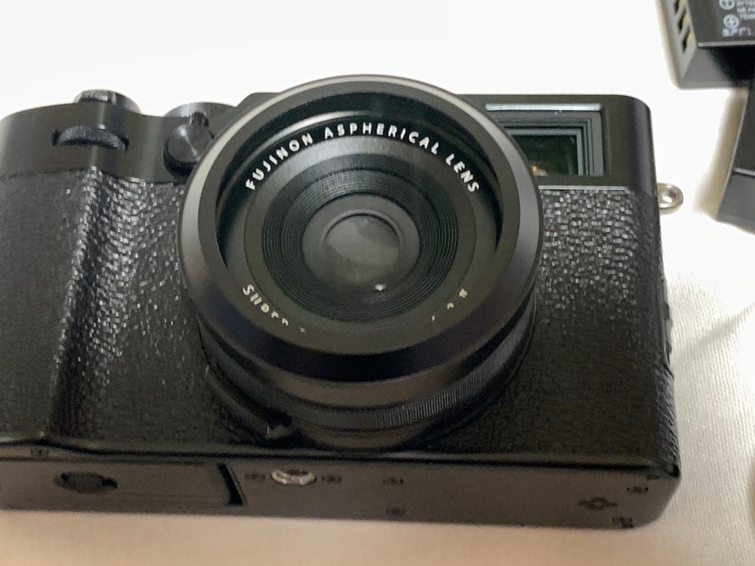 中古品　FUJIFILM X100VI ブラック