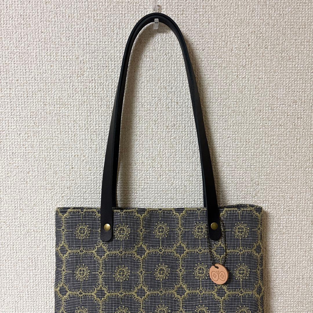 肩がけできる縦型トートバッグ／A4対応／ミナペルホネン anemone
