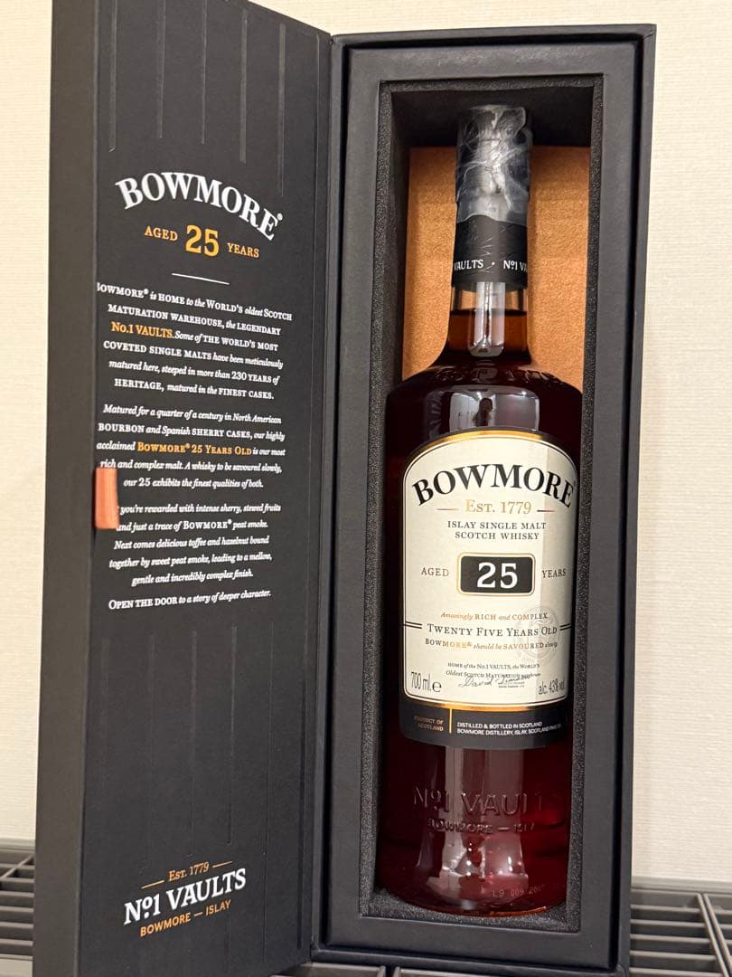 ボウモア 25年 シングルモルト 700ml 43％ 箱あり完売品