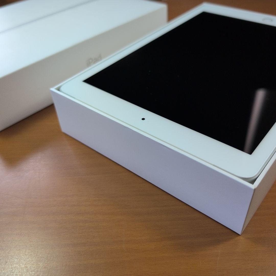 Apple iPad (第6世代) 32GB Wi-Fi + Cellular
