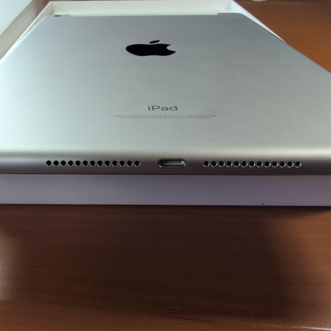 Apple iPad (第6世代) 32GB Wi-Fi + Cellular