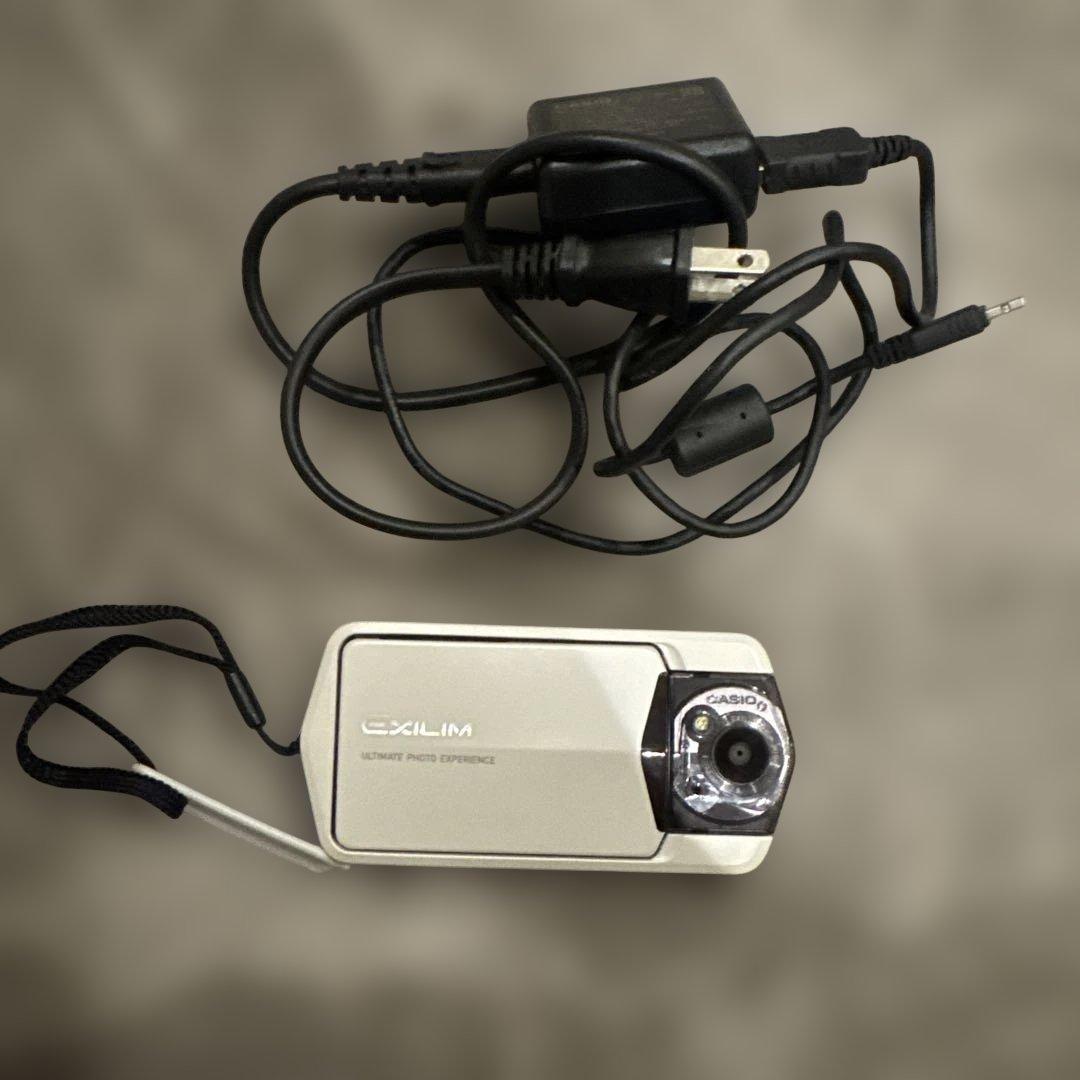 CASIO EXILIM EX-TR150 自撮りカメラ