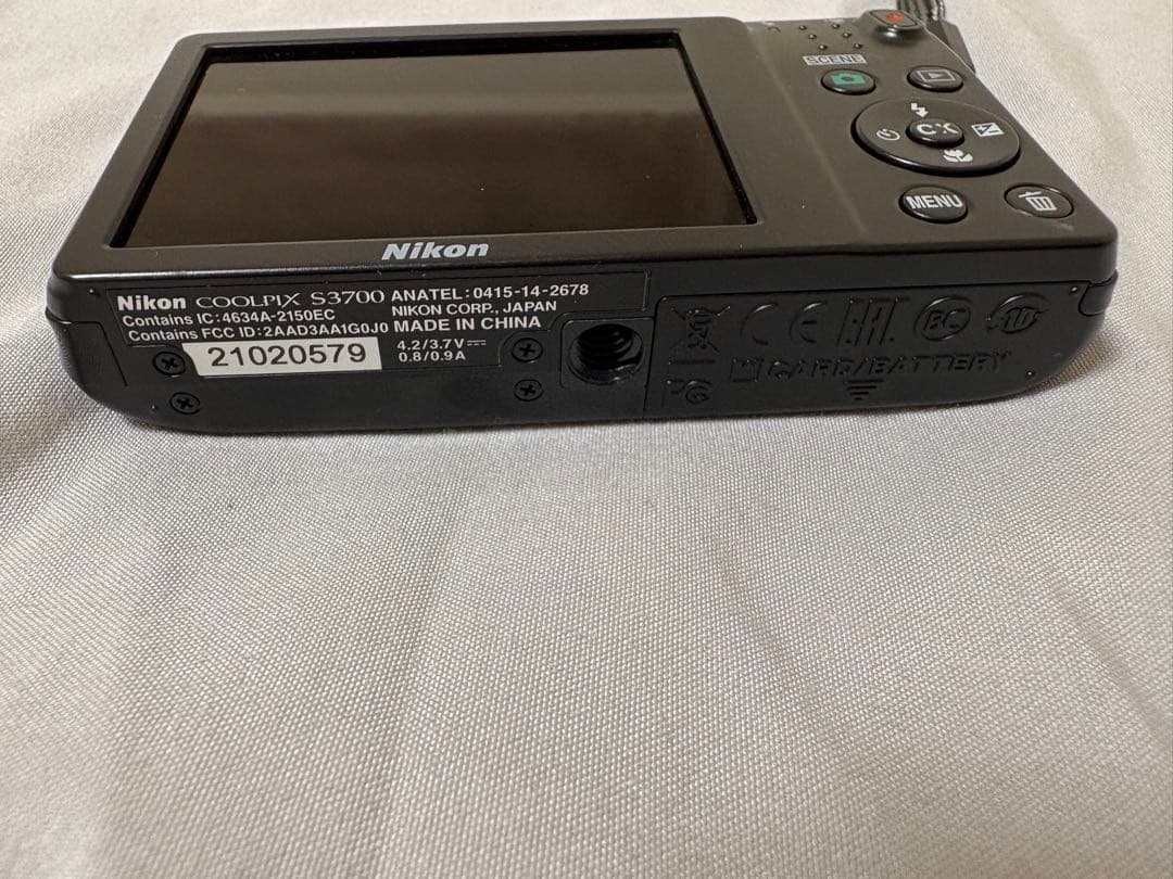 デジタルカメラ　Nikon8X WIED