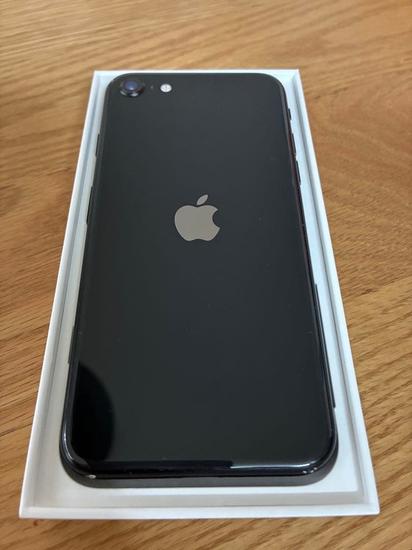 Apple iPhoneSE ブラック 本体