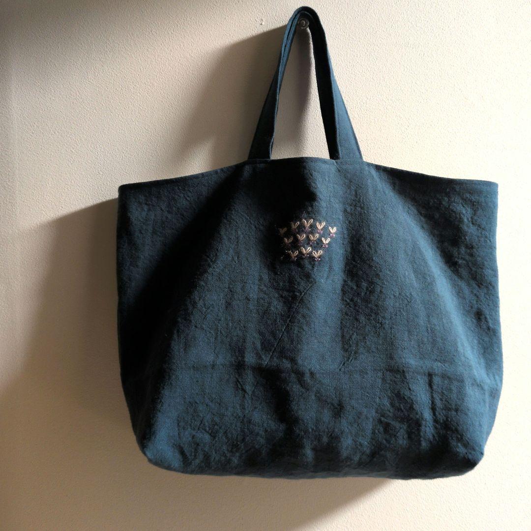 ハンドメイド　リネンバッグ　刺繍バッグ 大きいサイズ　インクブルー