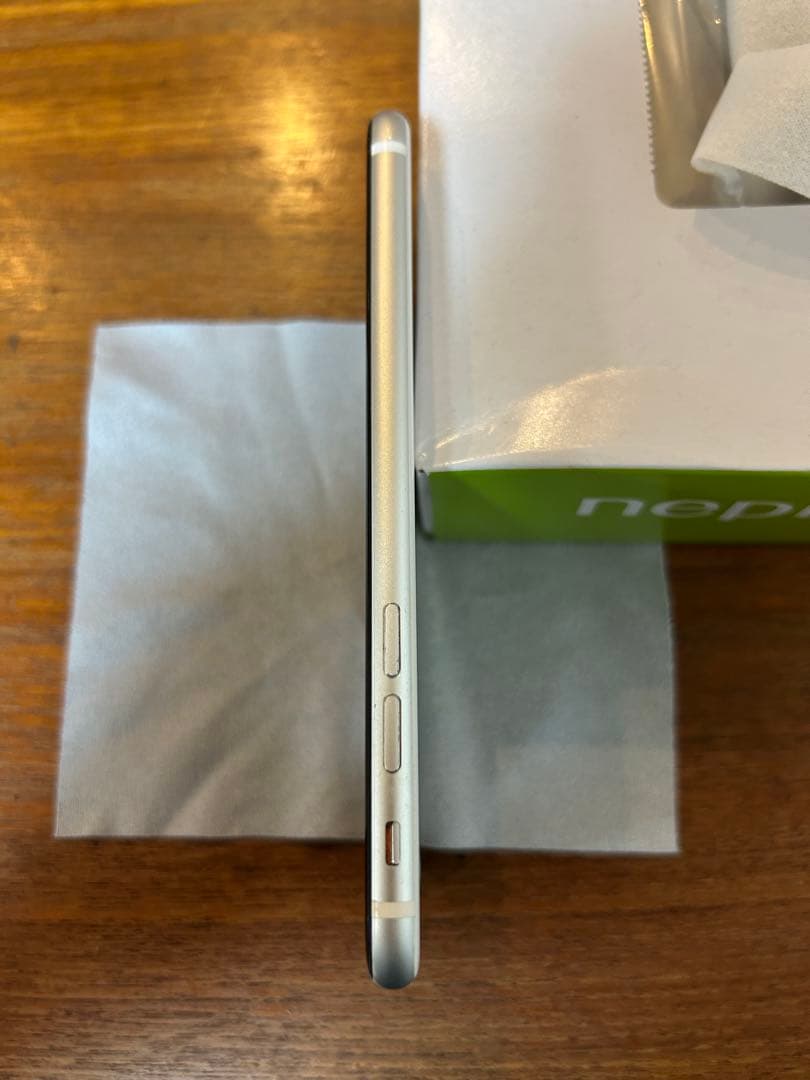 【美品】iPhoneSE2 256GB ホワイト 本体
