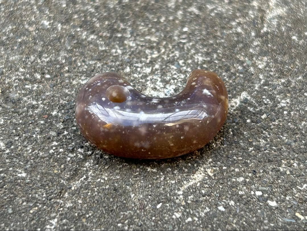 青森産　紫？メノウ勾玉　錦石