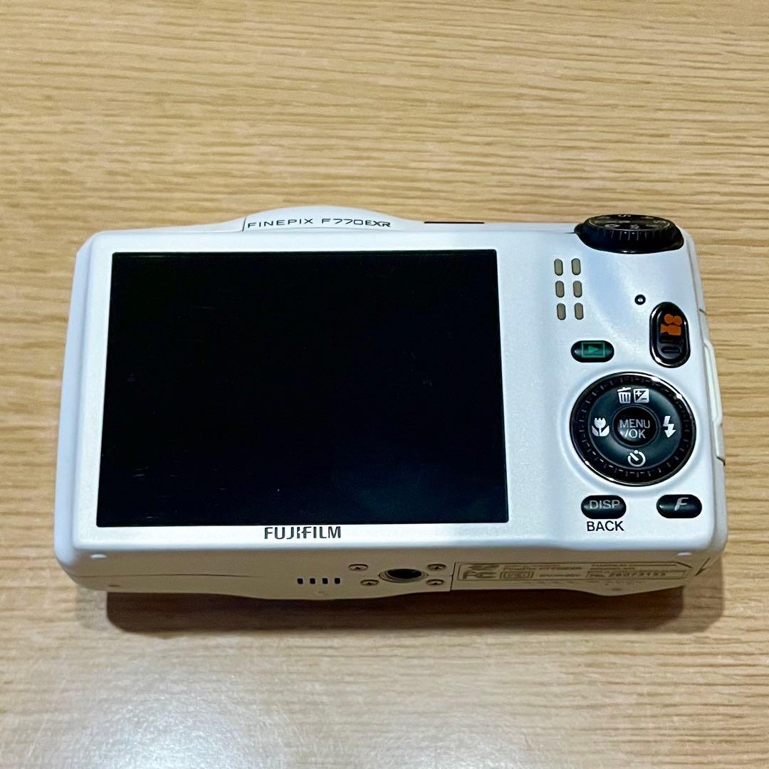 富士フィルム　デジタルカメラ FINEPIX F770EXR ホワイト