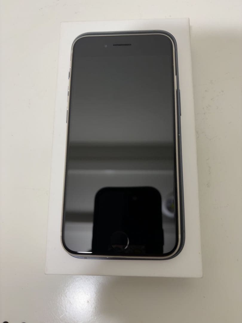 早い者勝ち　[SIMフリー]Apple iPhone se3 128GB