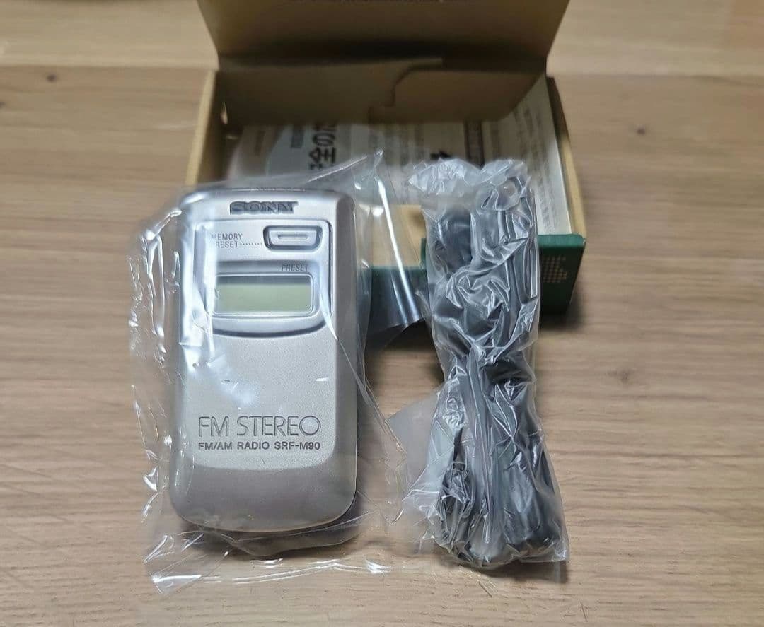 SONY FMステレオ/AMPLLシンセサイザーラジオ SRF-M90
