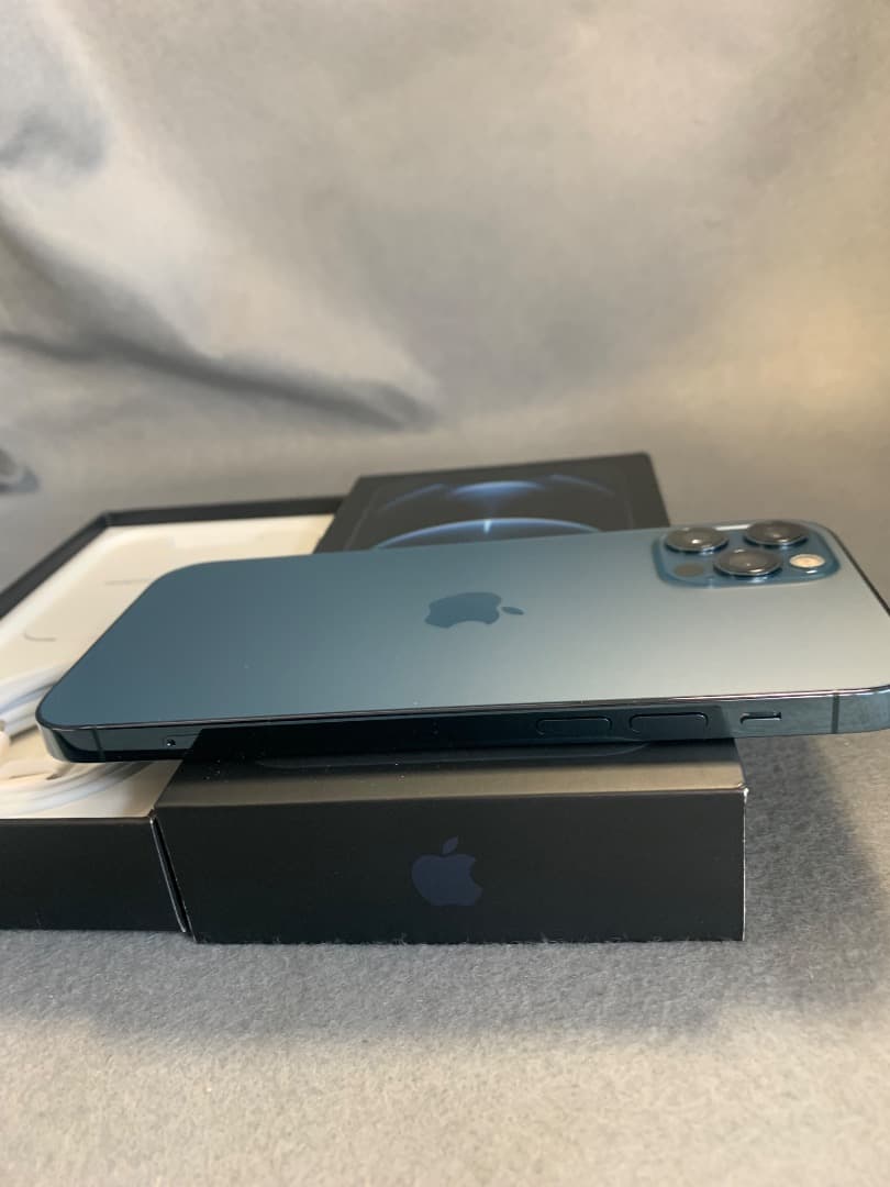 超美品　国内版　SIMフリー　iPhone12 Pro 256GB