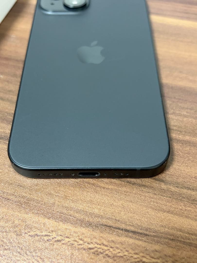 Apple iPhone 15 ブラック 本体　SIMフリー