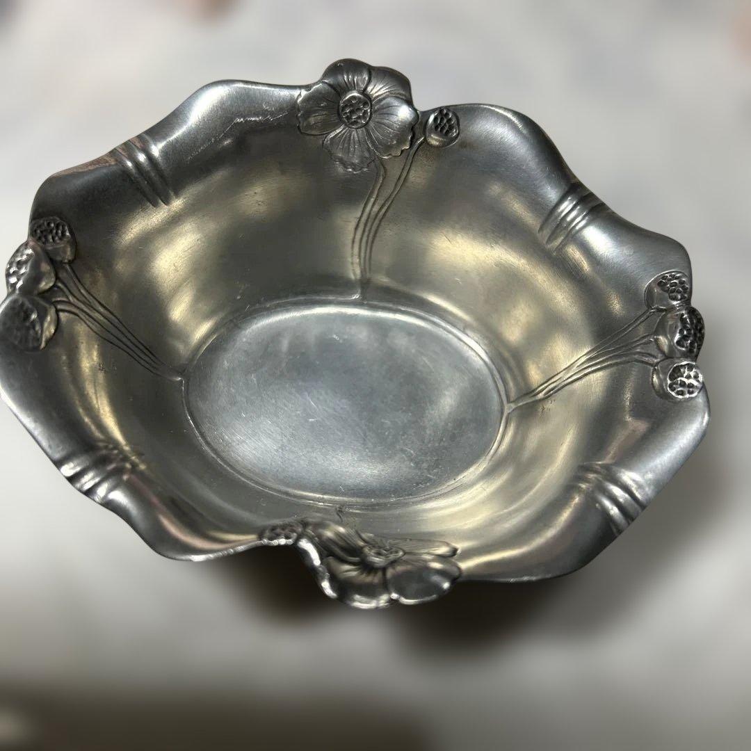 錫アンティークセット 金属製花柄ピッチャーとボウルセット