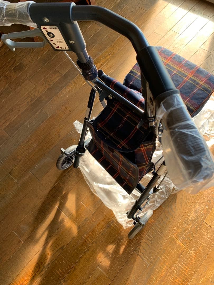 シルバーカー 座れる