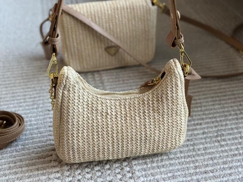 即購入OK！PRADA ベージュ 編み込みショルダーバッグ