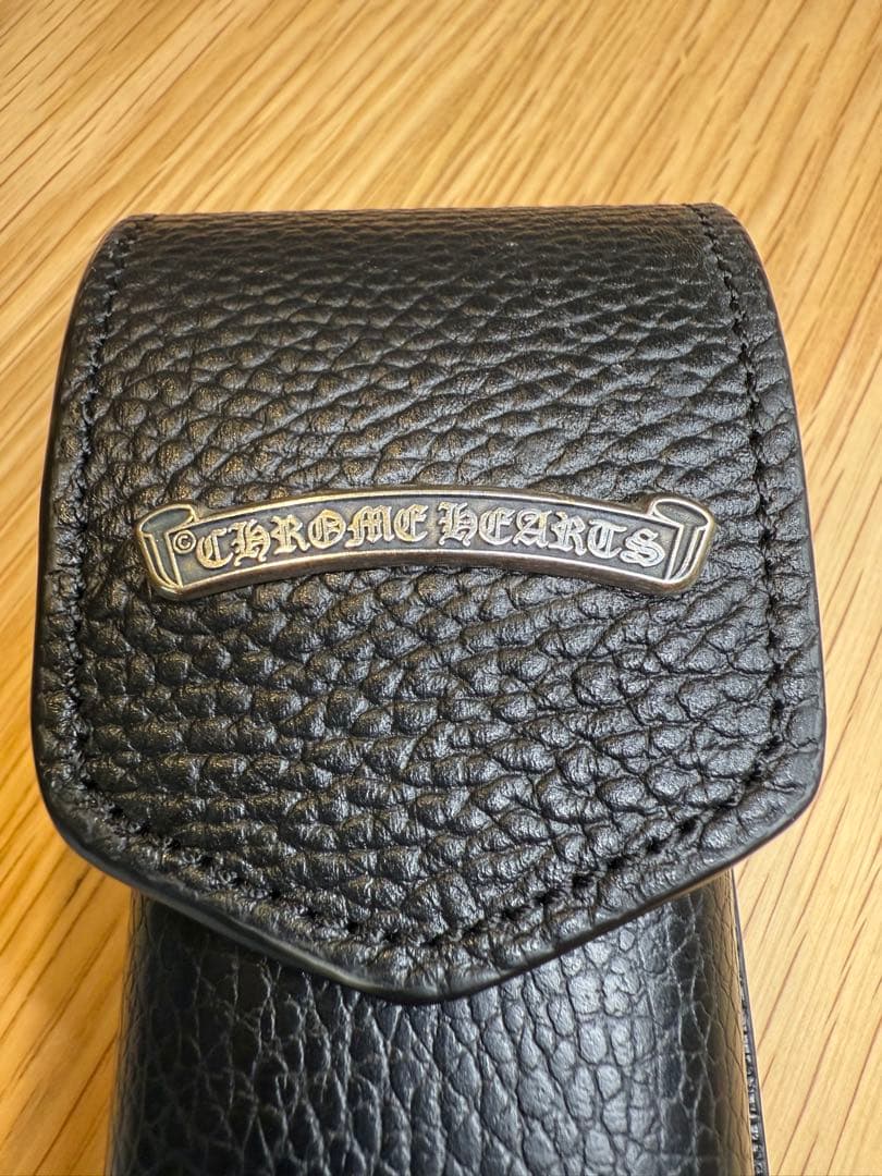 ほ*く様 CHROME HEARTS スクロールラベル レザー ハードアイウェア
