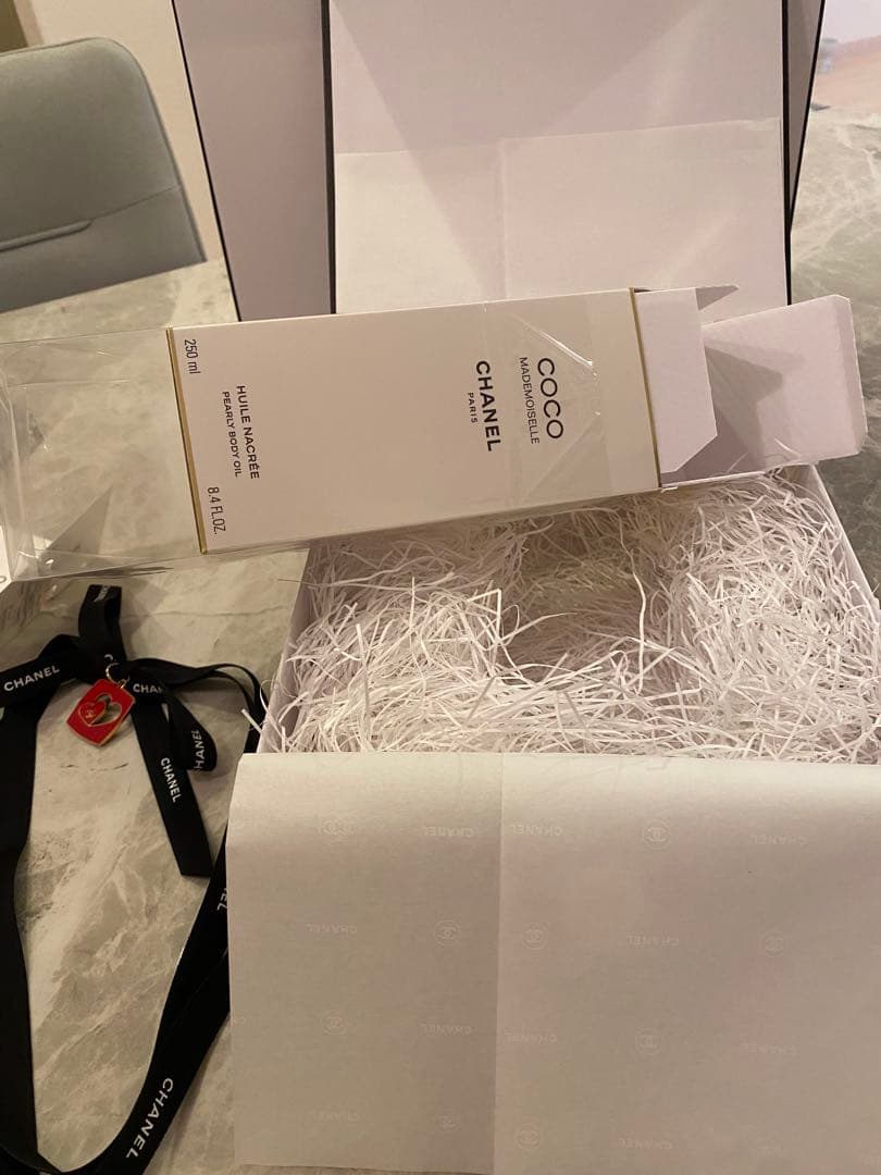 CHANELココマドモアゼルオイル バレンタイン限定セット チャーム付き