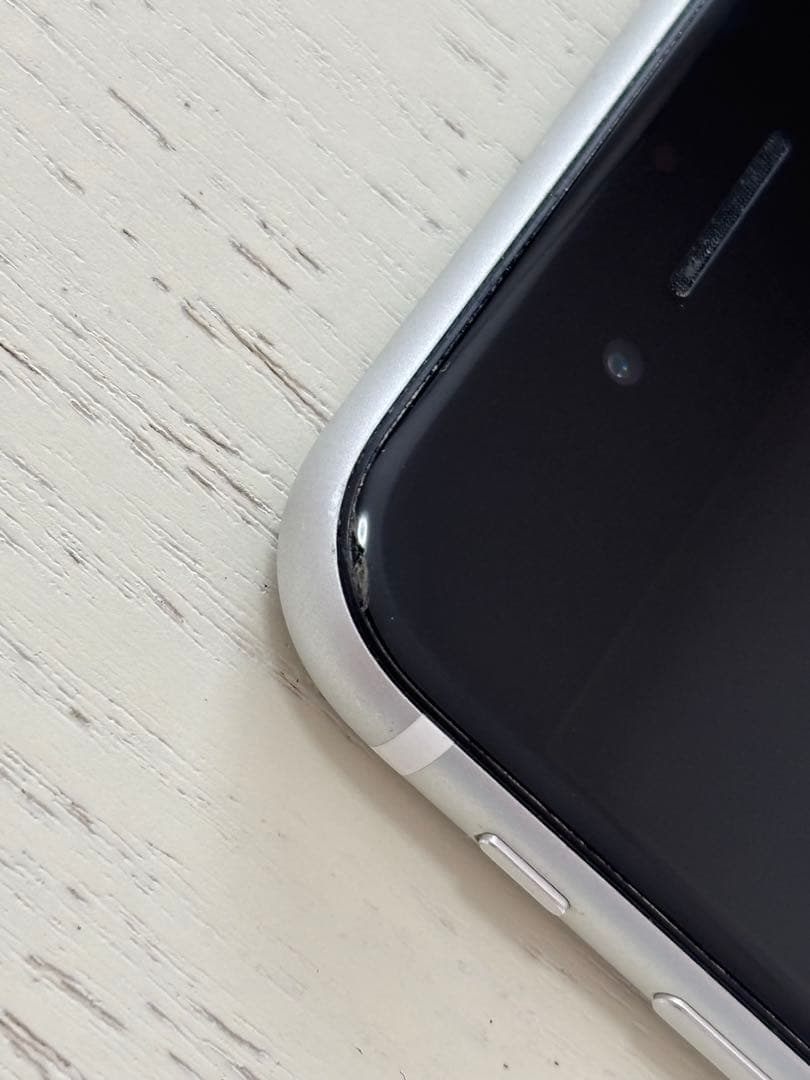 E*y様 Apple iPhoneSE 第2世代 ホワイト 本体のみ