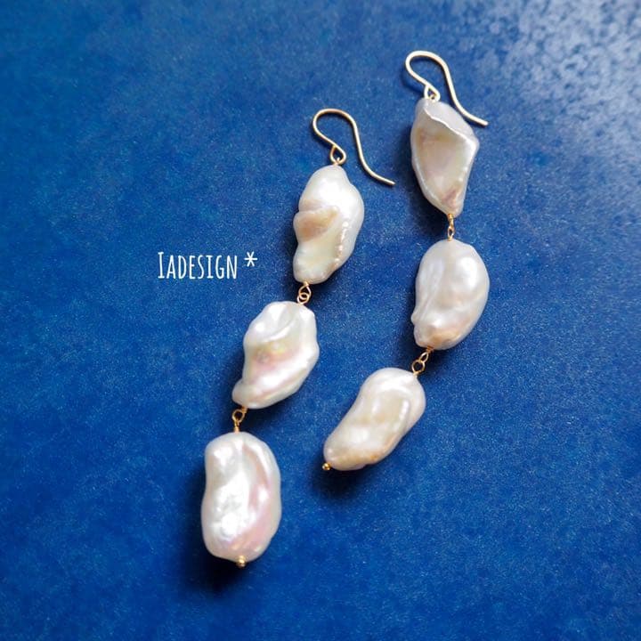 295★大きな淡水パールの縦長ドロップラインピアス