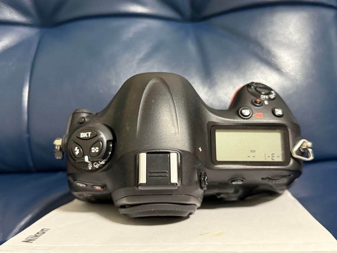 Nikon D4 ボディ XQDカード2枚付 動作品 CF不可