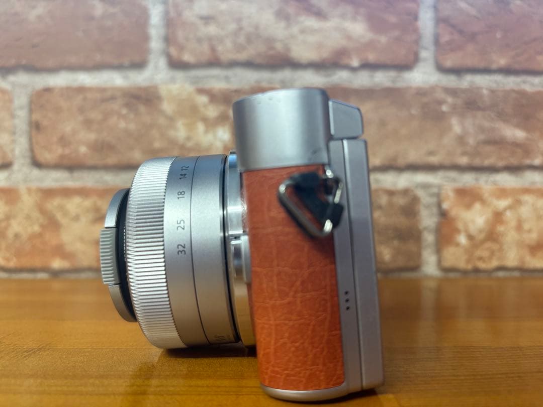 デジタルカメラ Panasonic LUMIX DC-GF9W