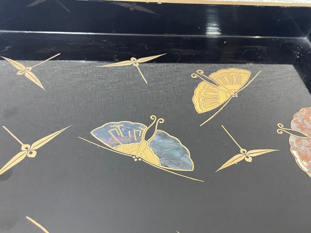 【現状品】漆器 螺鈿 蒔絵 金彩 黒塗 朱塗 蝶 花柄 レトロ 時代物2枚