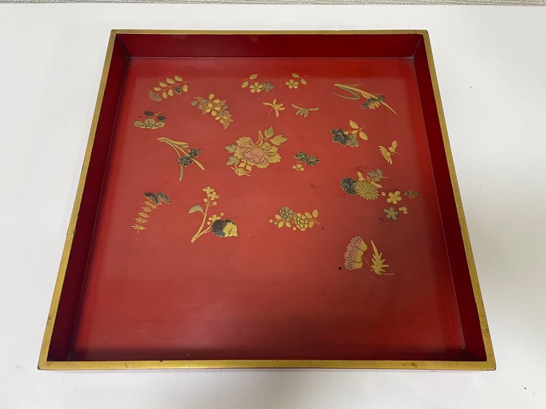 【現状品】漆器 螺鈿 蒔絵 金彩 黒塗 朱塗 蝶 花柄 レトロ 時代物2枚