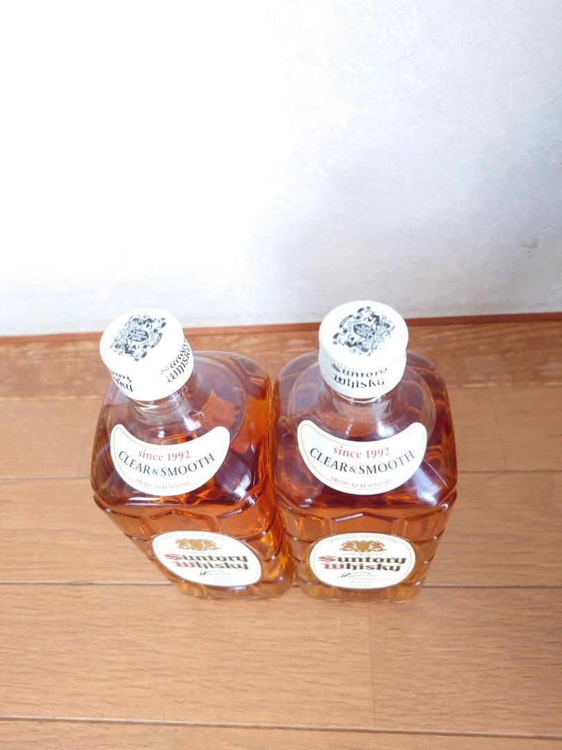 新品・未開封 　復刻版　白角角瓶　　終売品　　　７００ml２本　 箱無し　㋕91