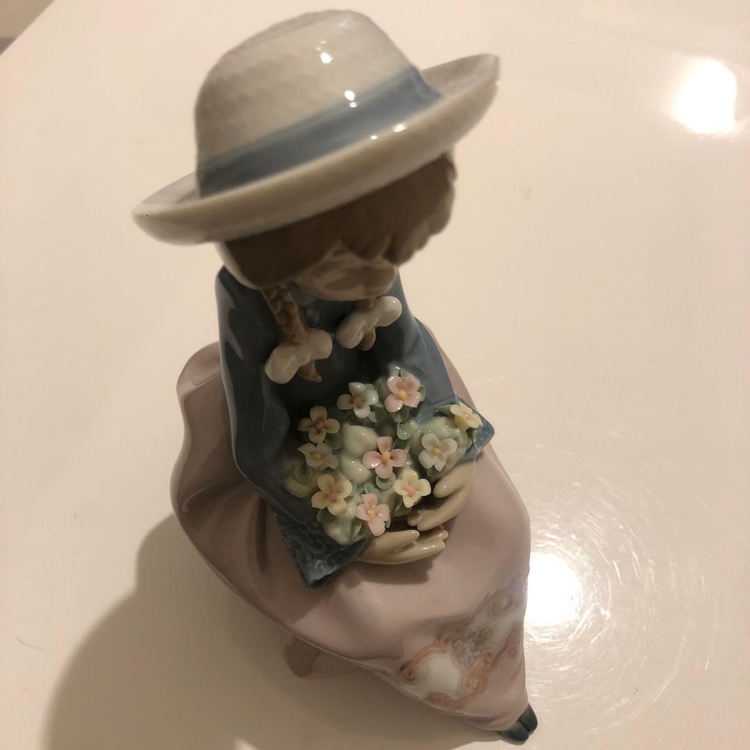 LLADRO リヤドロ　少女　花　箱なし