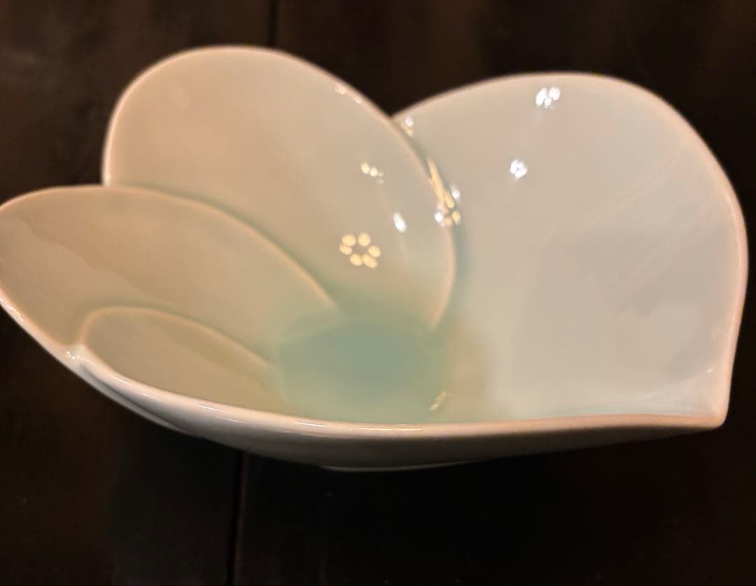 アンティーク品　大ぶり青磁鉢皿　 モダン・造形美 花モチーフ皿 4個セット