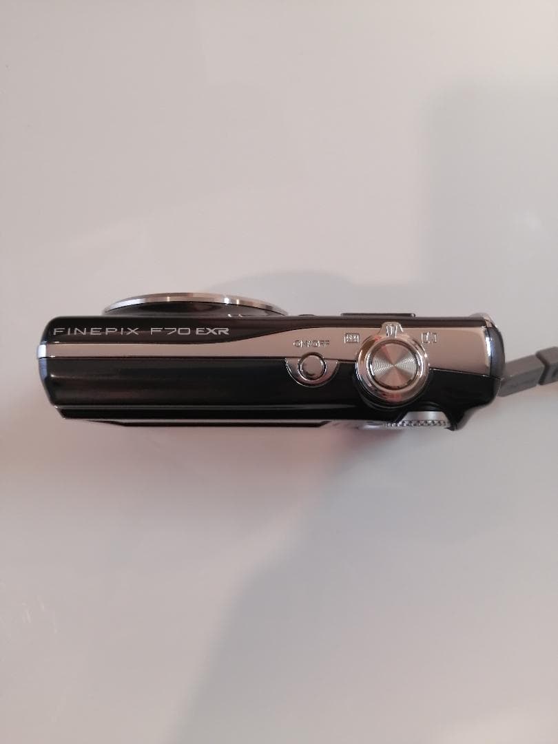 【美品】富士フィルム FINEPIX F70 EXR ガンメタル デジカメ