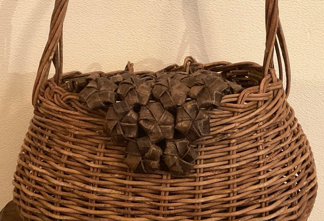 kegoya 熊谷茜さん作　アケビと胡桃の籠