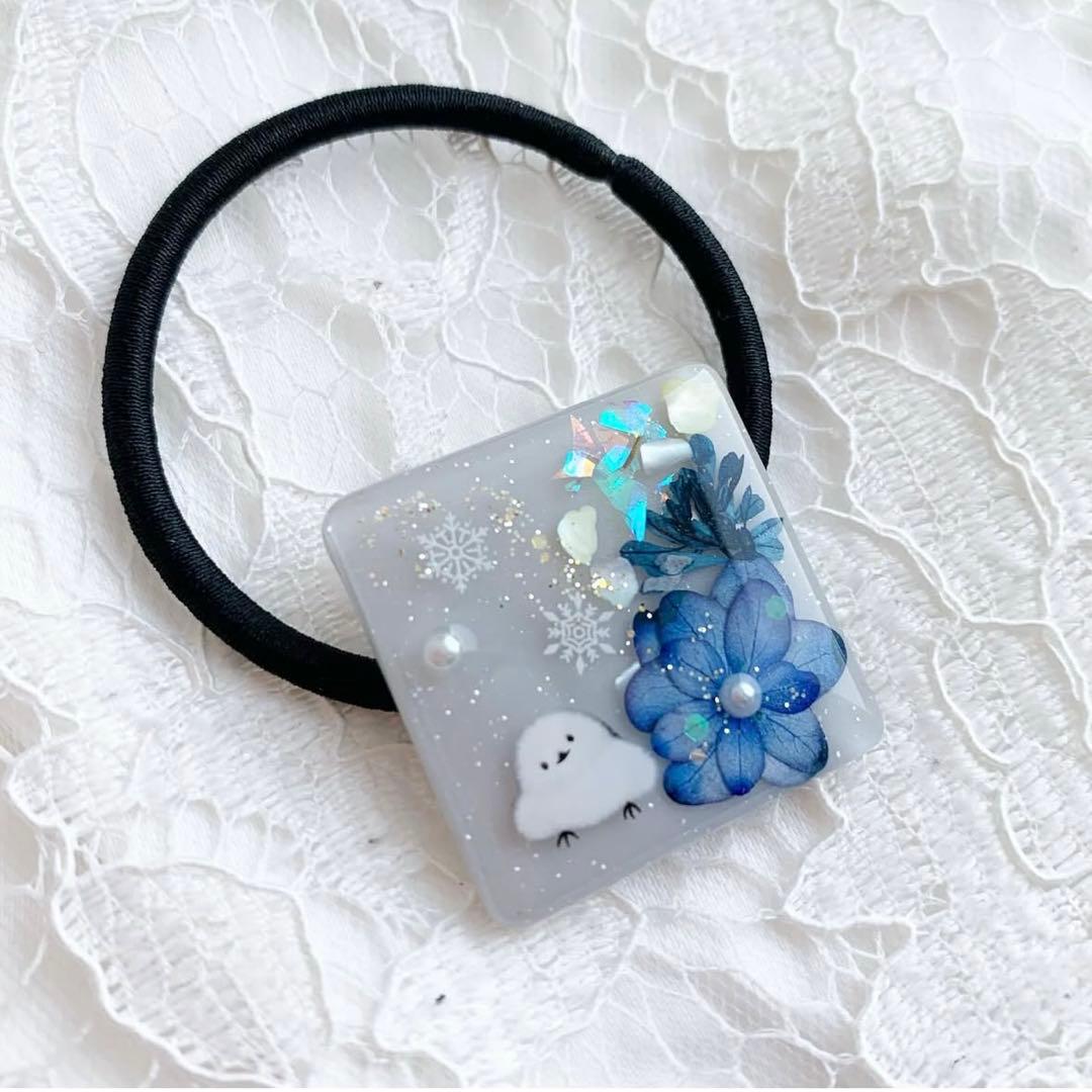 【3410】シマエナガ スクエア型ヘアゴム ユーフォルビアと紫陽花 雪の結晶