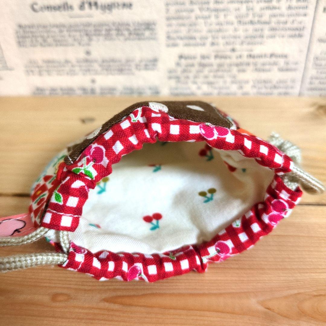 ハンドメイド　ミニミニ まるい巾着 (レトロなねこ柄　ハニーチューン　チェリー)