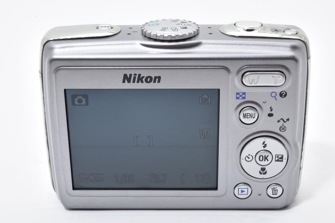 Nikon coolpix P4 シルバー