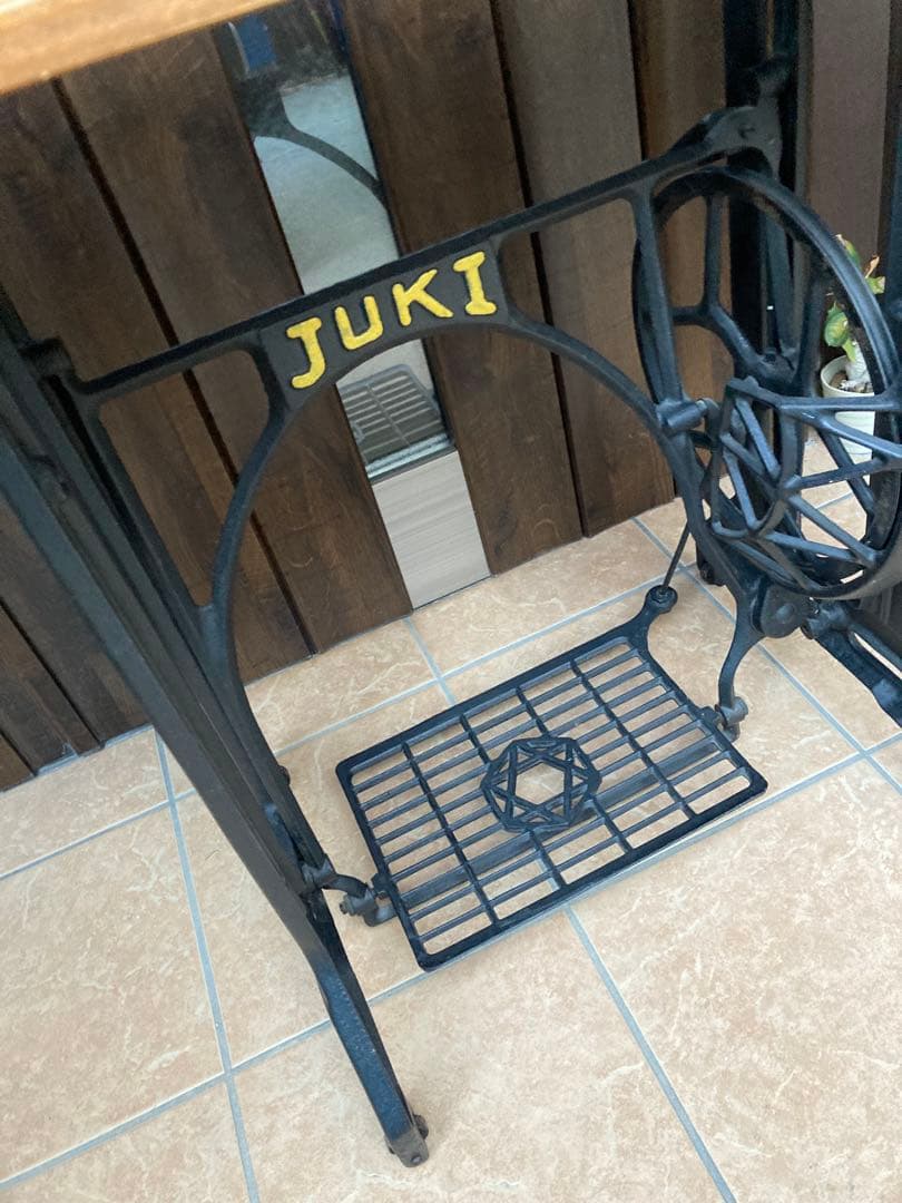 アンティークミシン脚テーブル　JUKI 足踏みミシン　リメイク済　鉄脚