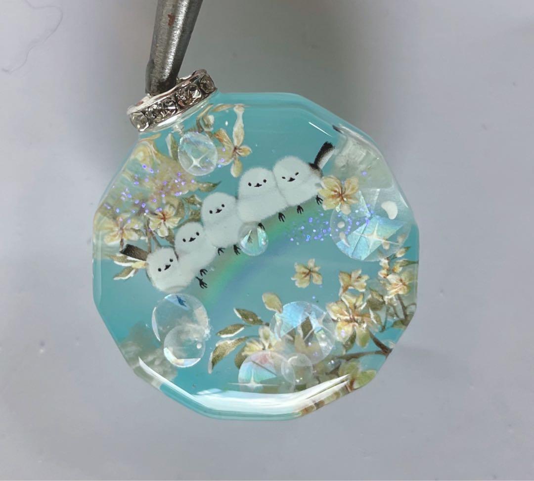 展示用/レジン/虹の上のシマエナガ　蓄光　オルゴナイトネックレス