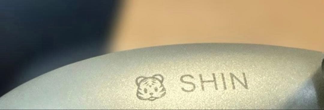 AirPods本体 シルバー メタリック仕上げ
