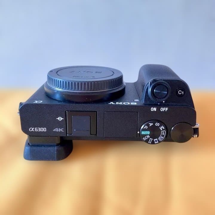 【美品】SONY α6300(SS1337回)+レンズ１本ラ