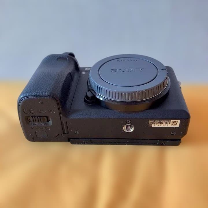 【美品】SONY α6300(SS1337回)+レンズ１本ラ