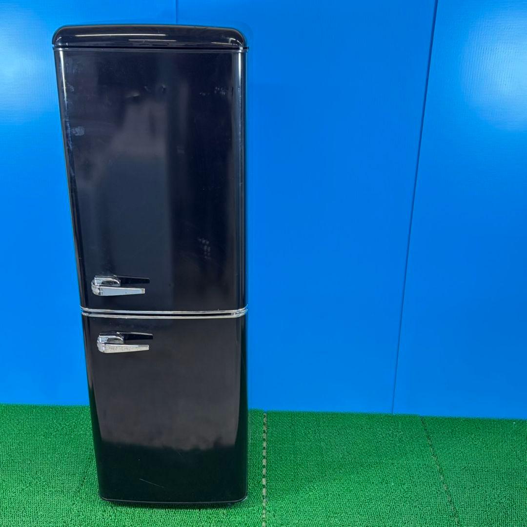 745 2022年製　ブラック　極美品　130L　レトロデザイン　スリム　冷蔵庫
