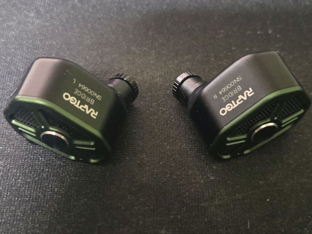 有線イヤホン　RAPTOGO BRIDGE green カナル型　ラプトゴー