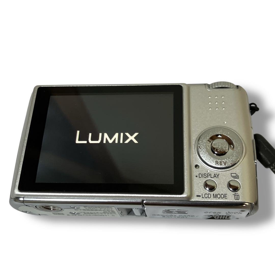 LUMIX DMC-FX07 パナソニック コンパクトデジタルカメラ シルバー