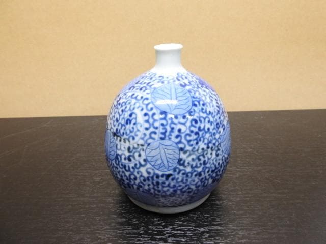 染付　壺　MA5