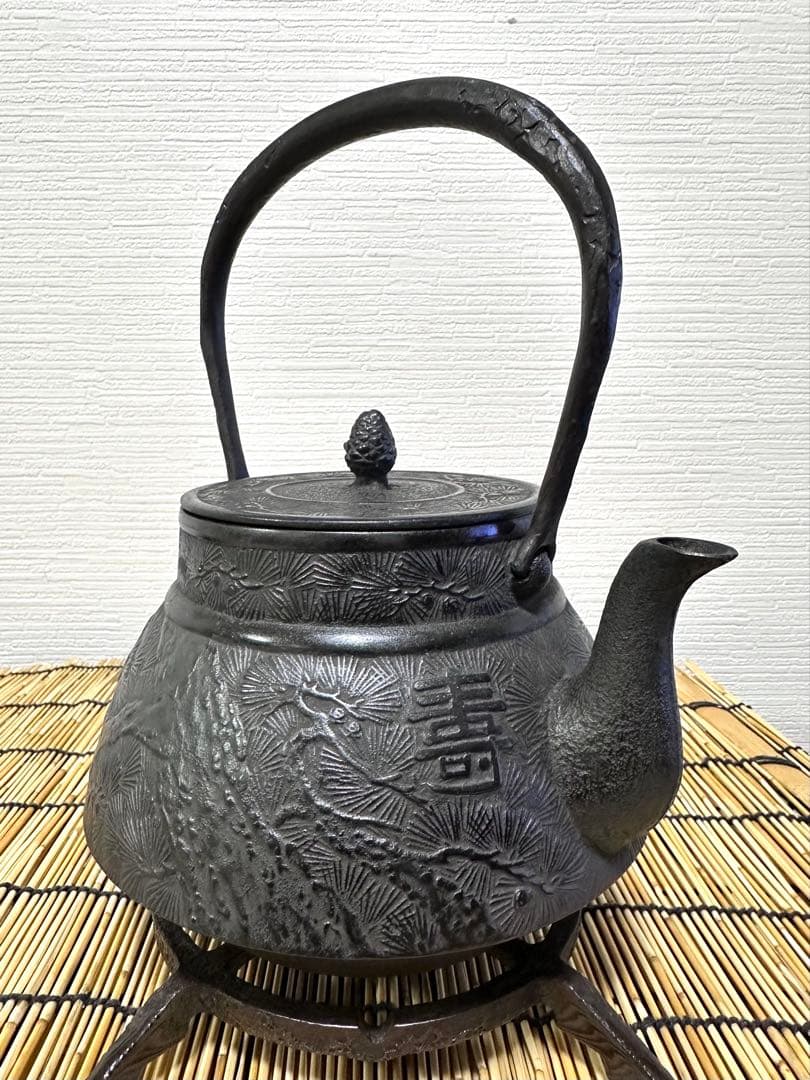 未使用品、木箱付　横倉嘉山造　１５型末紋様　 鉄瓶 しろくまくま様　売約済み