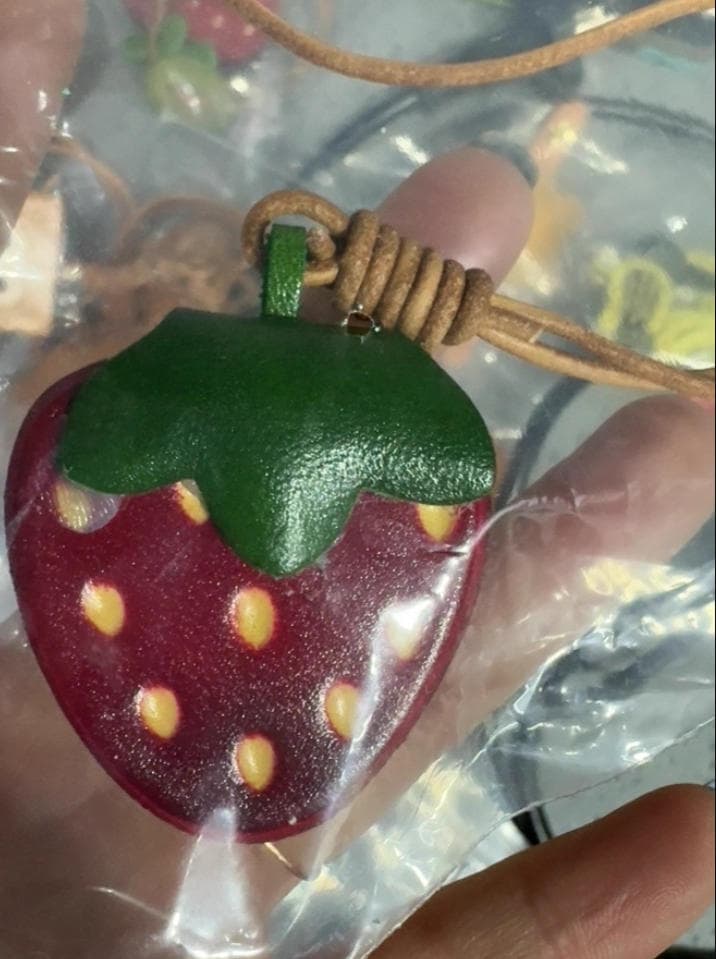ハンドメイド 牛革 チャーム いちご