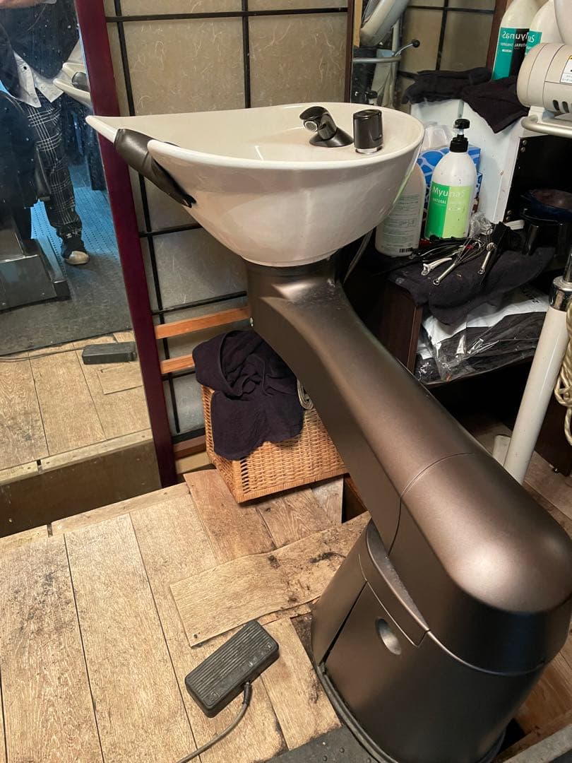 シャンプー台　シャンプー椅子　ローラーボール