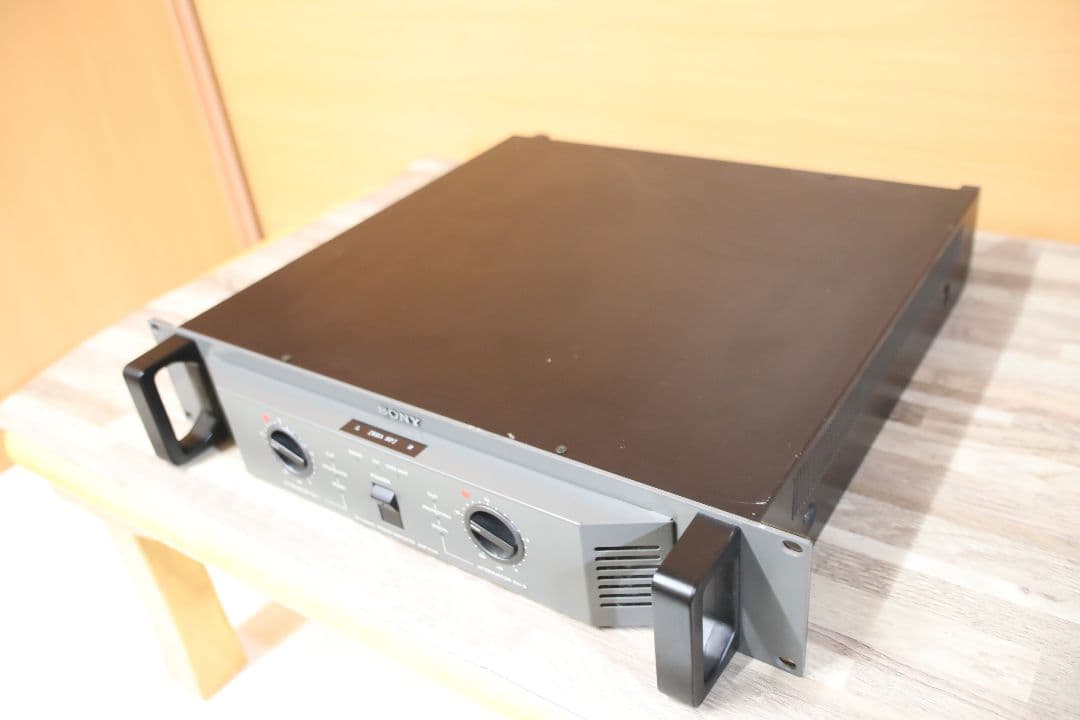 ②SONY　プロ用パワーアンプ