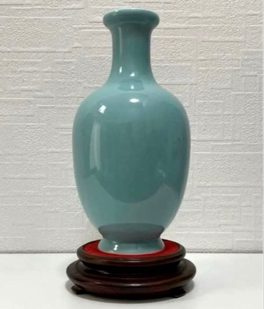 旧家蔵出し 中国 大清乾隆年製 青磁釉瓶 骨董品 。
